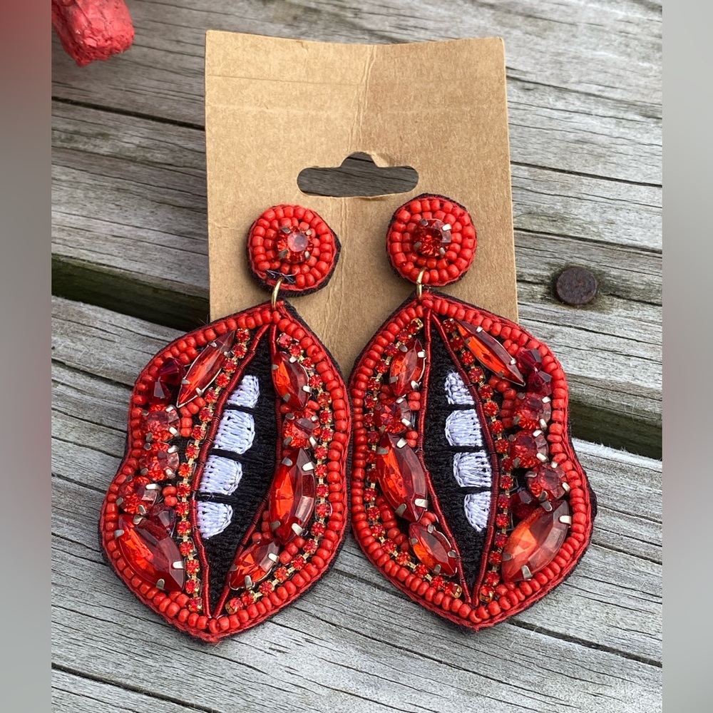 💋Seed Bead Hot Lips Earrings